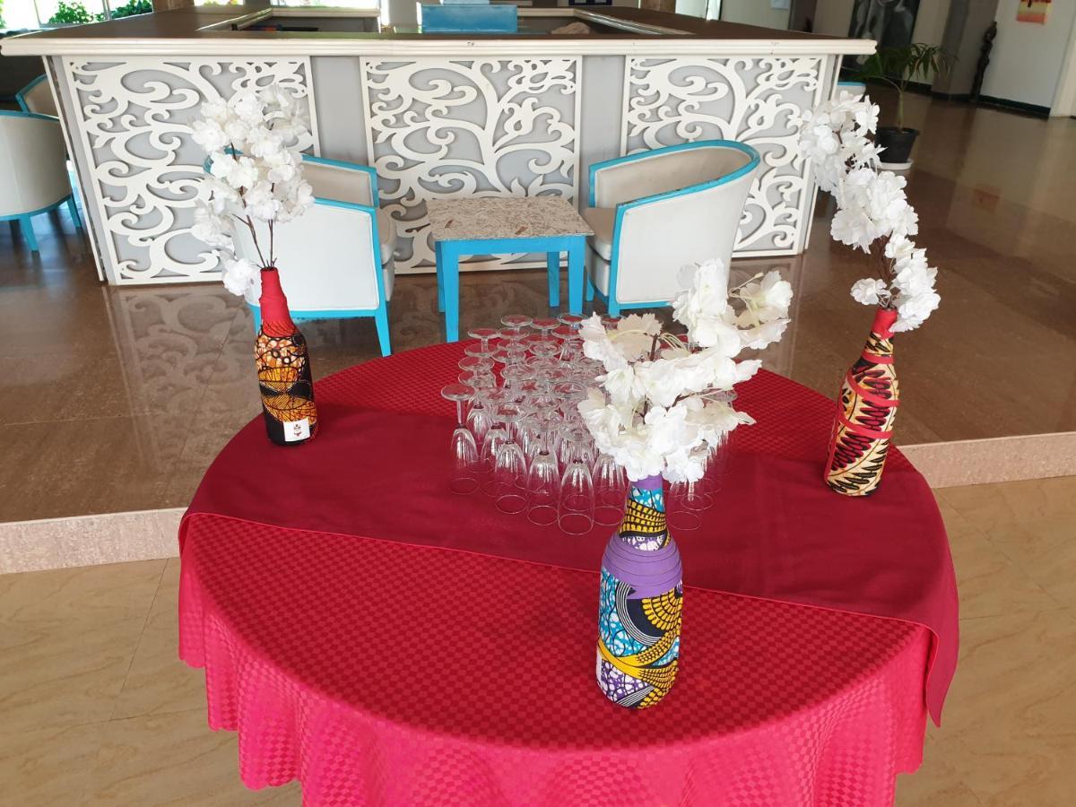 Djembe Beach Resort โคโลลิ ภายนอก รูปภาพ