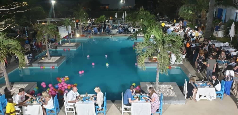 Djembe Beach Resort โคโลลิ ภายนอก รูปภาพ